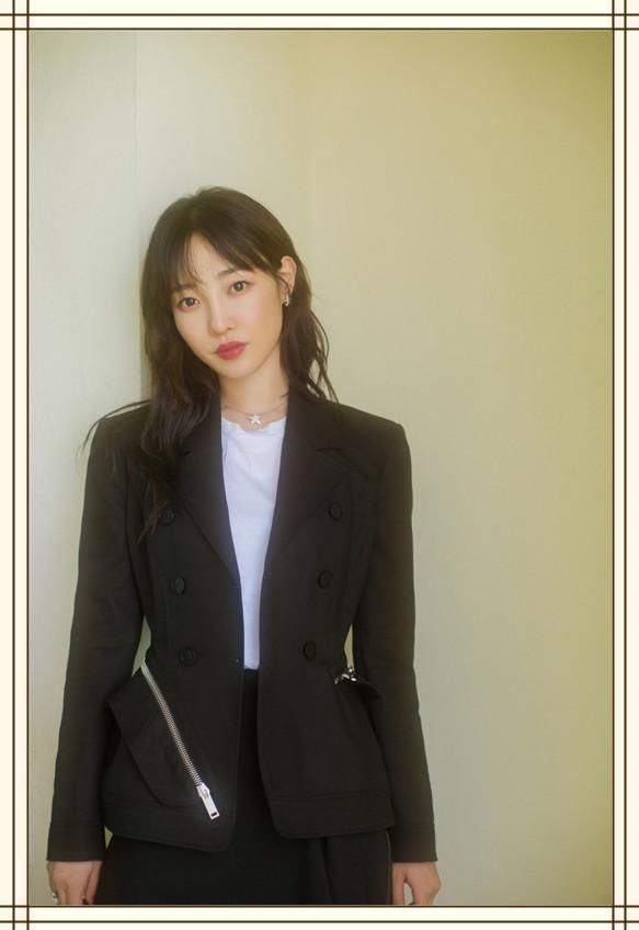 看了白百何的西装,再看宋祖儿,才知年龄根本无法和气质相提并论