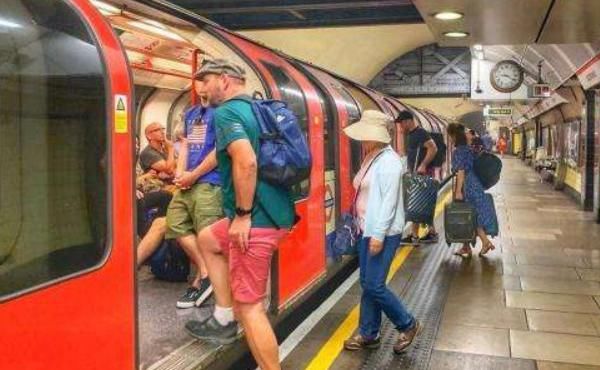英国游客评价三国地铁:印度安静,日本干净,中国1字
