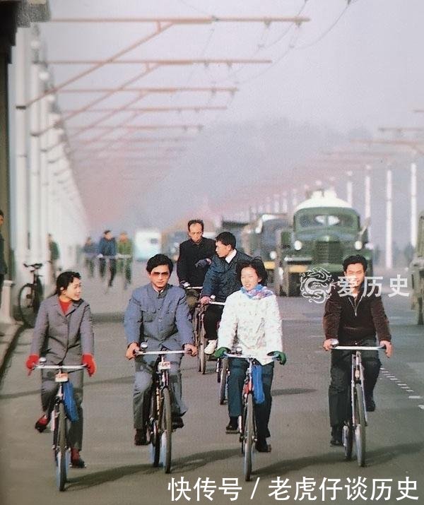  小康家庭：七十年代的江城武汉 小康家庭里的三大件 现在好多地方都物是人非