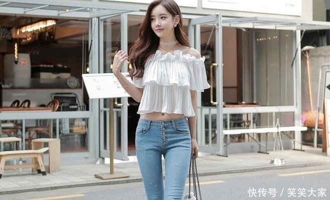 美女■娇小可人的牛仔裤美女,在细节中彰显美,更加优雅显气质!