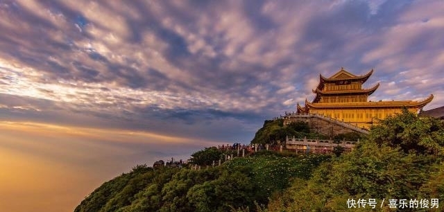 四大菩萨的道场之一峨眉山，风景独特不会让你失望