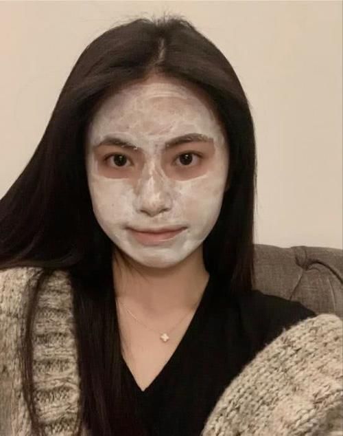  [脸上]脸上长脂肪粒没自信？这几个小技巧让你摆脱脂肪粒，效果很惊艳
