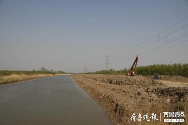  泵站导污工程@探访开发区重点工程施工现场 穿越作业，施工不做”扒路军“