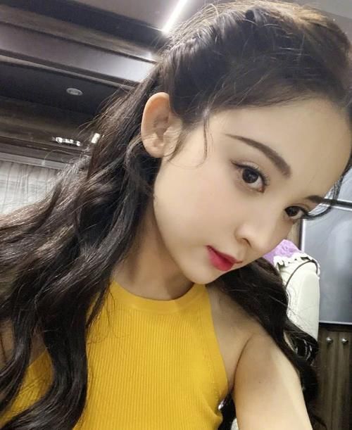 「和娜」张翰两届前任:郑爽和娜扎同天发布视频,两个人状态大不一样!