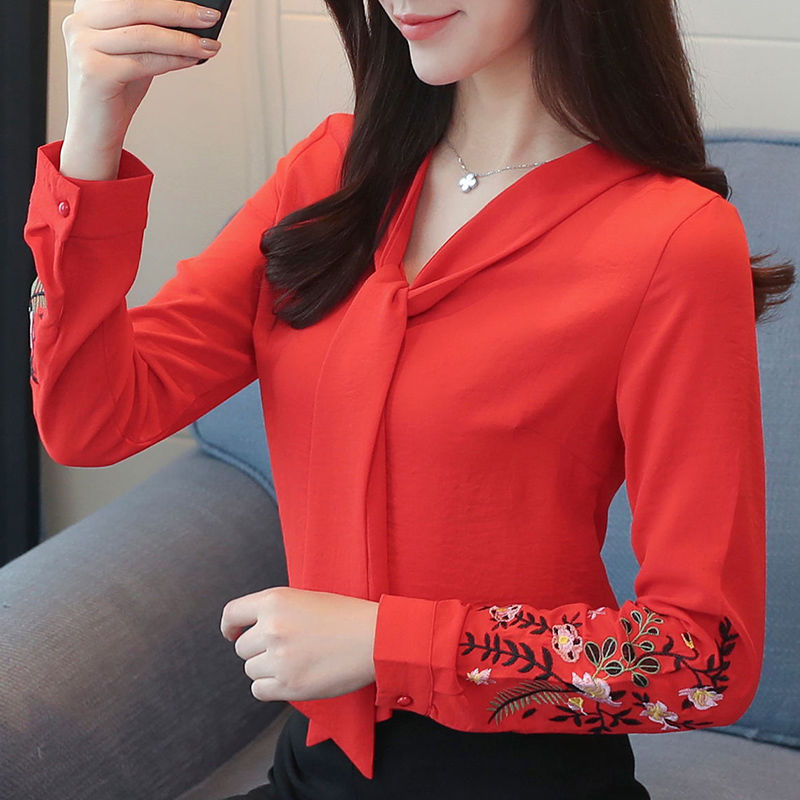 刚上新的秋款小衫!一款比一款有女人味，48岁妈妈穿，美的惊人