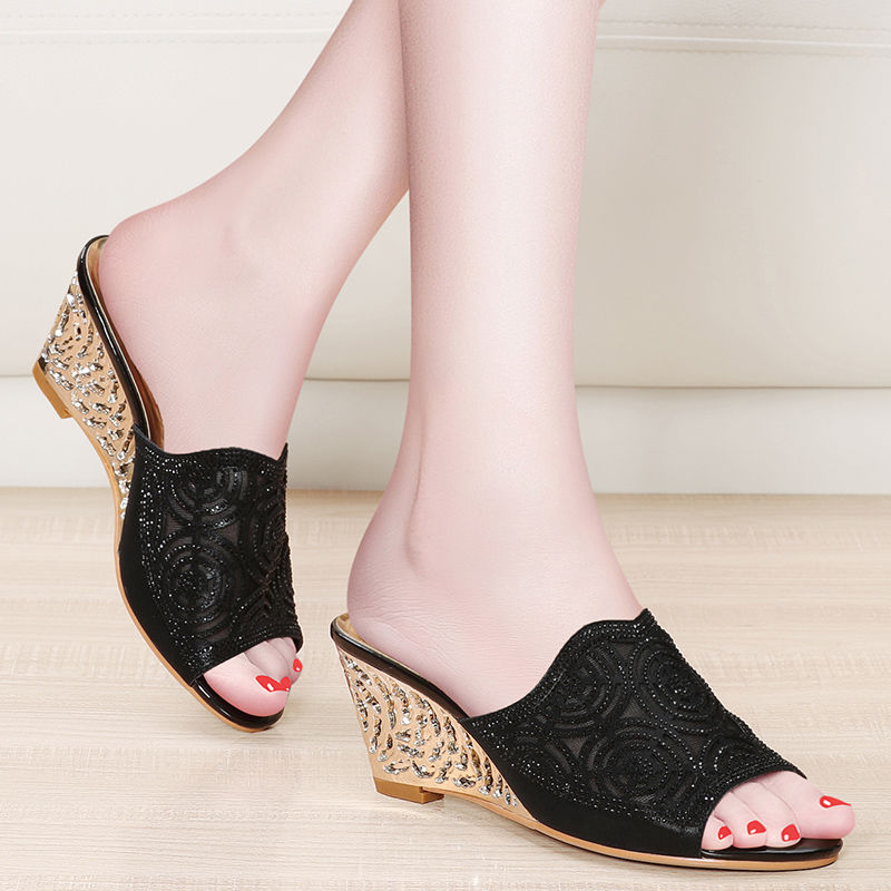 比高跟鞋舒适，还比高跟鞋时髦好看的凉拖鞋，今夏巨流行