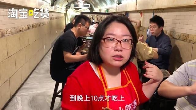 重庆人都佩服！游客把重庆火锅当早餐吃，早上10点就排队