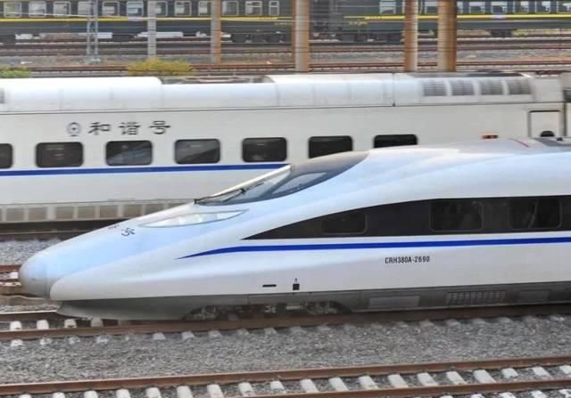  [座位]为什么火车座位是面对面，高铁却朝前？你肯定没想过