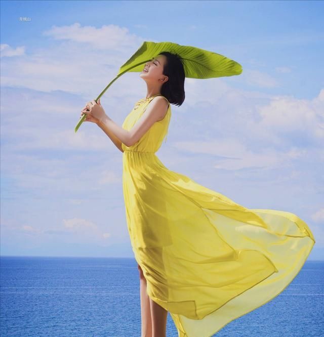  『礼服裙』小鞠淡黄短裙甜美可人，诗诗及地礼服高贵脱俗，显高显瘦高下立见