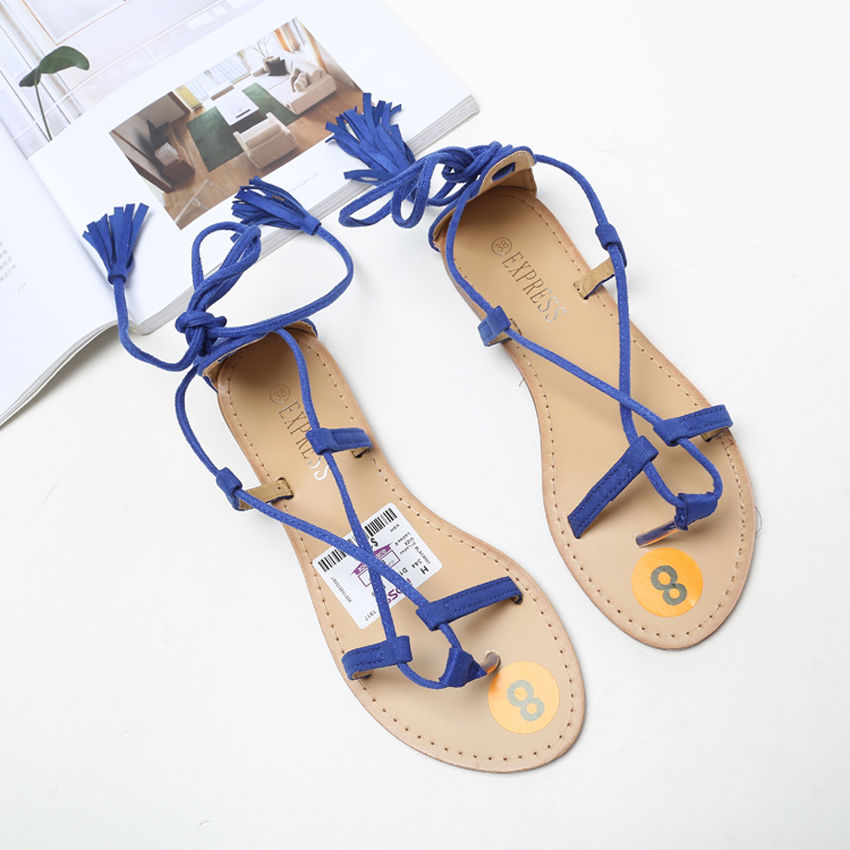 闺蜜新买了一款凉鞋,穿上立马显的气质出众,完全不累脚