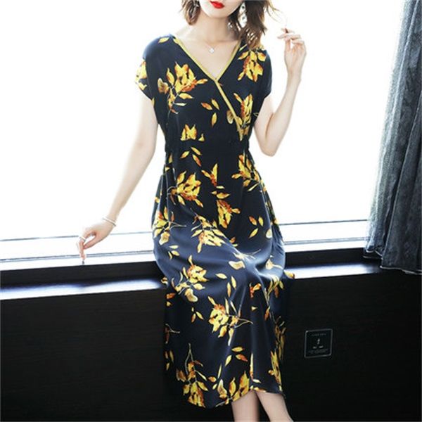 有一种美叫“旗袍”，立秋已到，42岁老婆穿旗袍，简直美若天仙