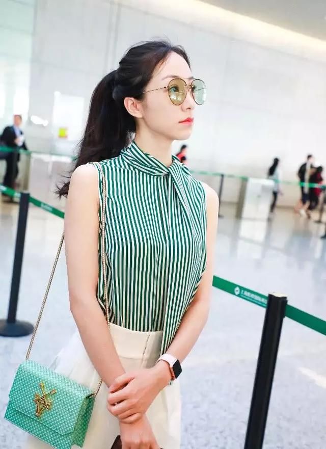 韩雪不愧是气质女神，背心也能穿出优雅感，这身材也是没谁了