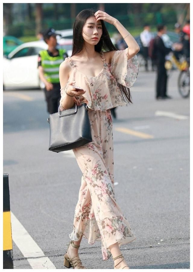 街拍：图2明艳丰满，图5清新匀称，图6白皙精致杨柳细腰