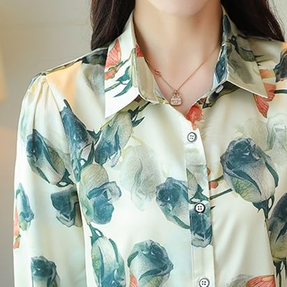 女人过50岁，尽量穿的高雅点，穿衬衫搭牛仔裤，瘦美嫩出新高度