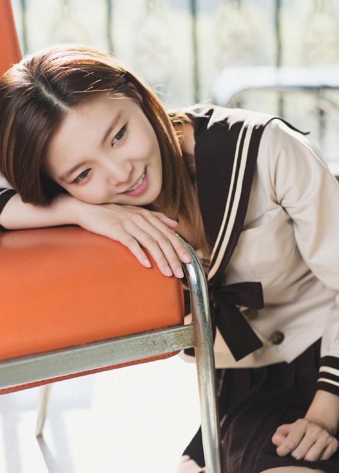 性感制服美女短裙美腿气质写真图片