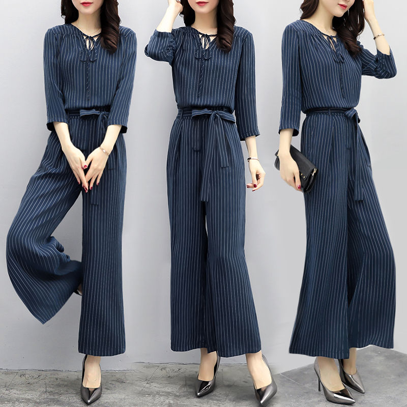 老婆讨厌穿裤装，三伏天只穿优雅裙出门，搭配高跟鞋，女人味十足