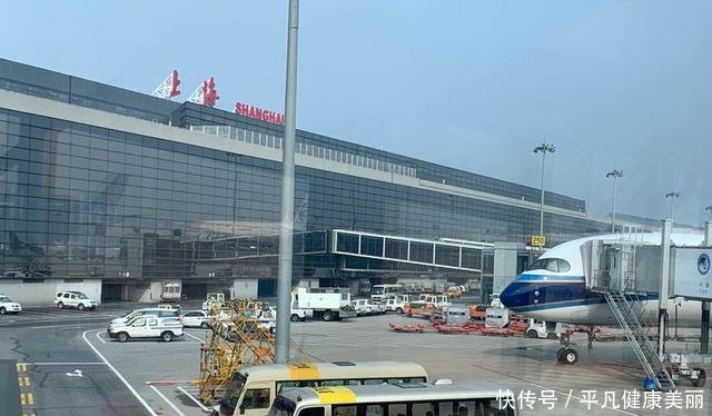  『适合』打卡南航A350墨镜侠！明珠经济舱太适合大长腿，座椅间距有1米宽