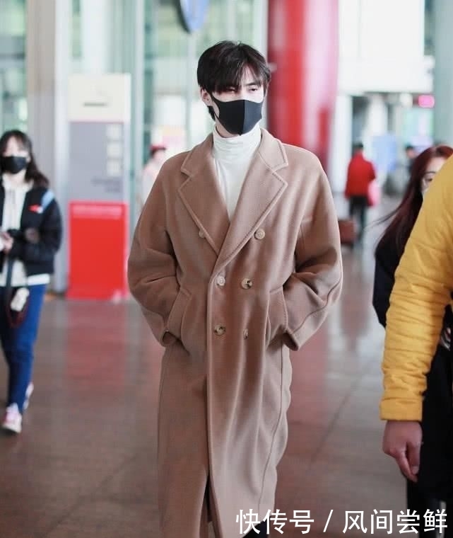 黑色呢大衣怎么内搭