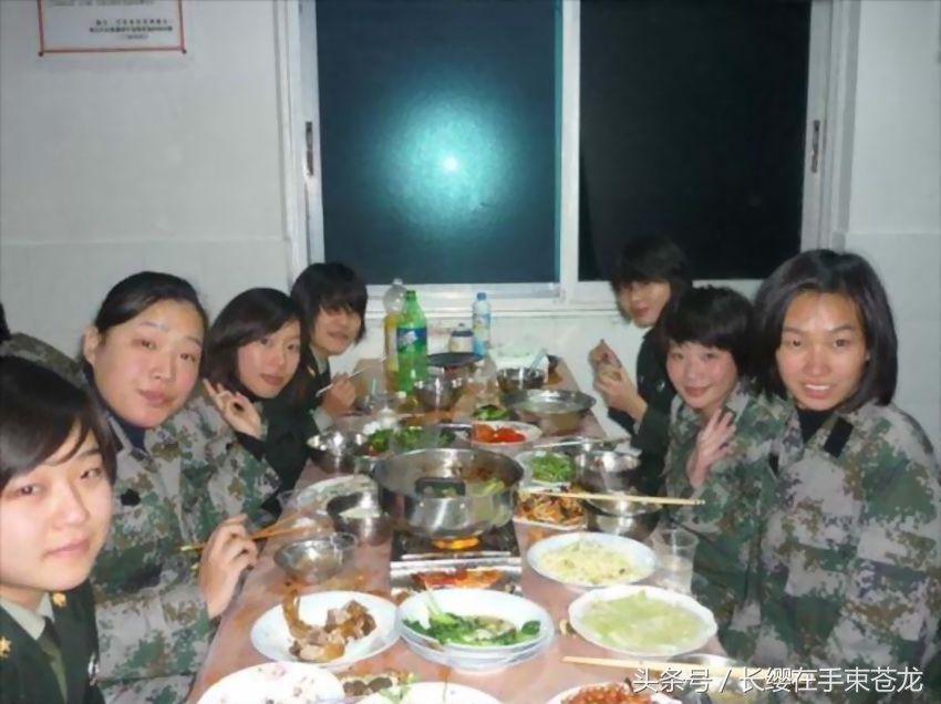 看中美女兵宿舍有啥不一样