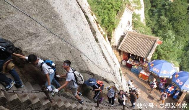 陕西著名景区又出事情，一男子拍完照片之后，完成“华山第二跳”