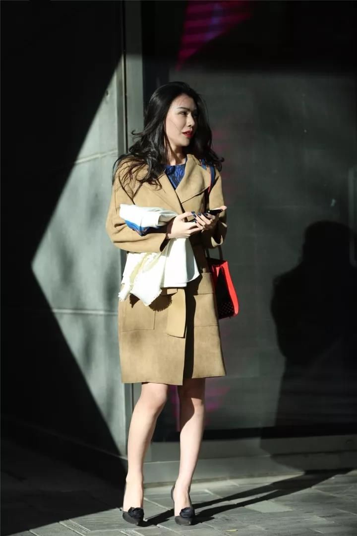 街拍路人，百搭，知性的气质穿搭参考，让你跟上时尚新潮流