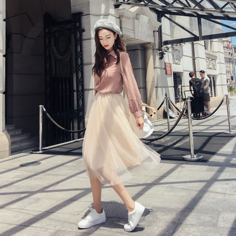 谁说秋季就要穿长裤?瞧下面小姐姐穿网纱裙美出新高度!仙美无敌