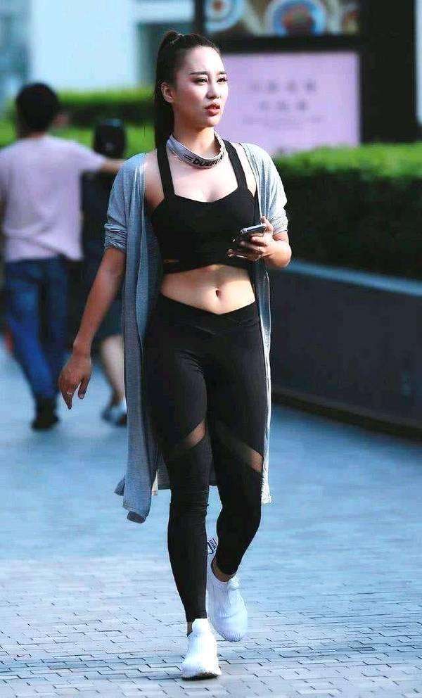 街拍：美女太有气质了，美女就像仙女一样