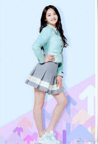 周洁琼腿的粗吗?直筒裤愣是穿成了紧身裤，网友:美美哒