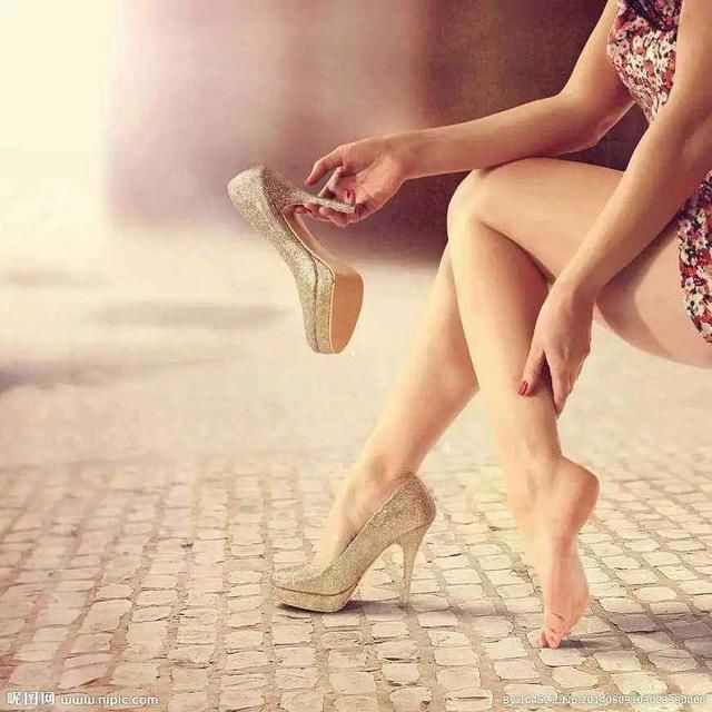 高跟鞋这样配，穿出不一样的女神范
