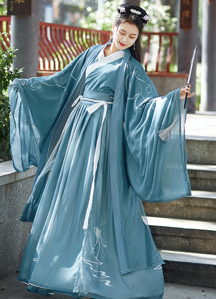  「古韵」穿汉服太显古韵, 微胖女人也可以穿出高贵感, 让人心动又着迷