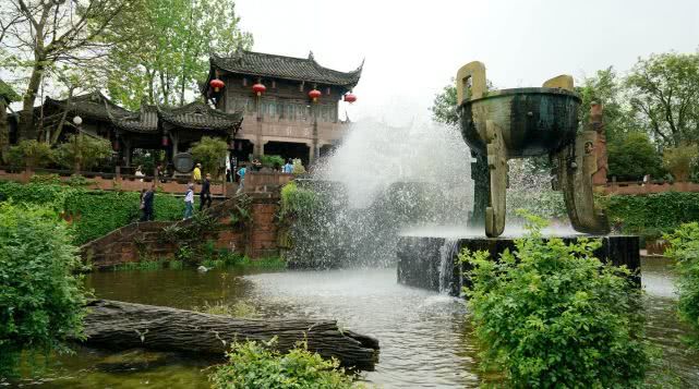 中国最“傻”古镇，被誉为“火龙之乡、中国好莱坞”，却不收门票