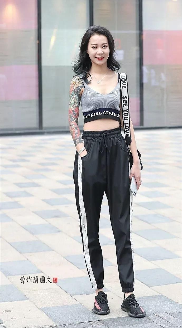 街拍:骨感美女，瘦只是魅力之一，还有之二之三