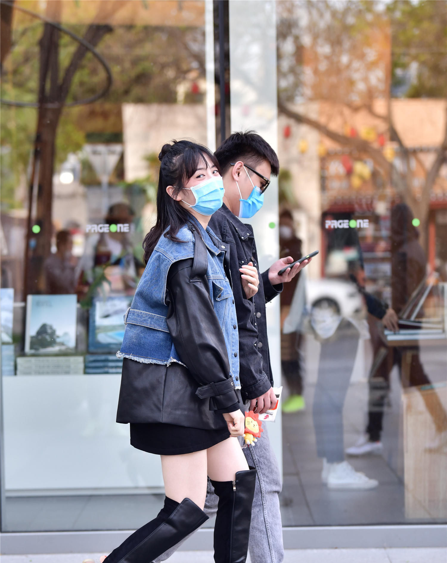 位美女选择一:春季穿着长靴真的不会热,也不是为了保暖,更多是喜欢长靴