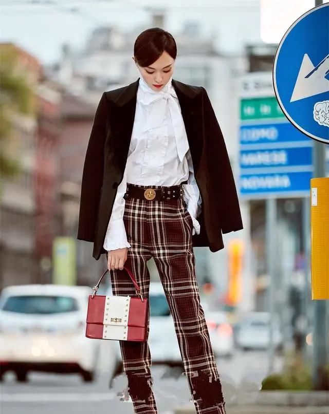 \＂i0\＂: \＂做一次激光美白一般要多少钱一次\＂今夏最适合女生的潮流百搭T恤,穿上特有范儿!