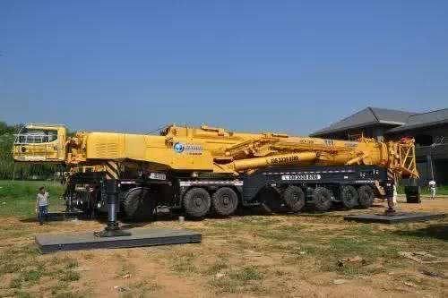  #重物#中国制造1700吨级起重机，可举起732吨重物：施工场面震撼