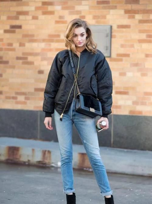  『半身是一』开春短外套才是轻巧时尚，尤其要掌握这3种搭配法，洋气更舒适