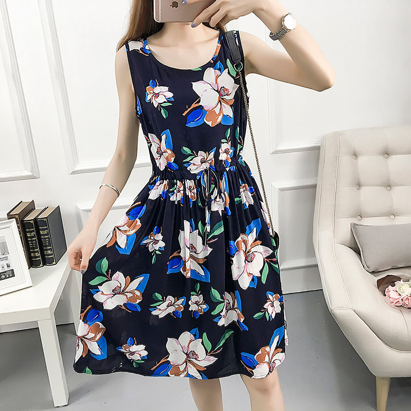 如今的女人都太大胆，若隐若现就出门，美到让人想入非非