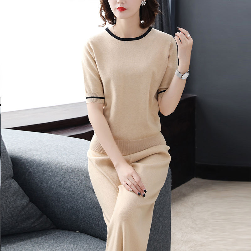 会打扮的老婆，入秋后不买裙，天天穿这样的套装，不打扮都美爆