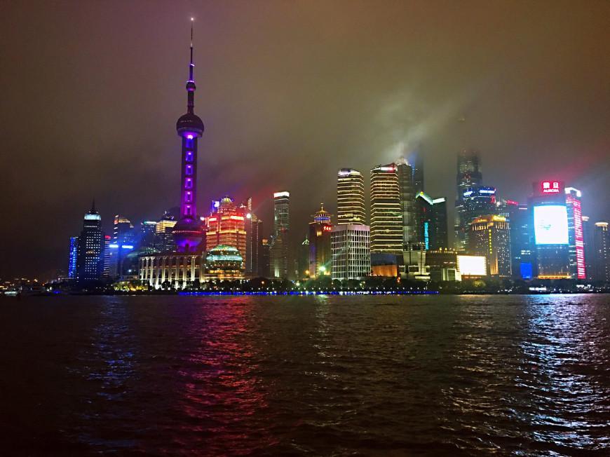 魔都—上海 雨中的外滩夜景