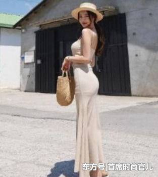 街拍：简约可爱的紧身裙美女，性感穿搭，皮肤白皙透亮