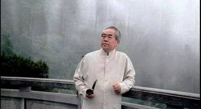  「名气」范曾本来是李苦禅高徒，为什么李苦禅至死都不认可？你看看他干了哪些