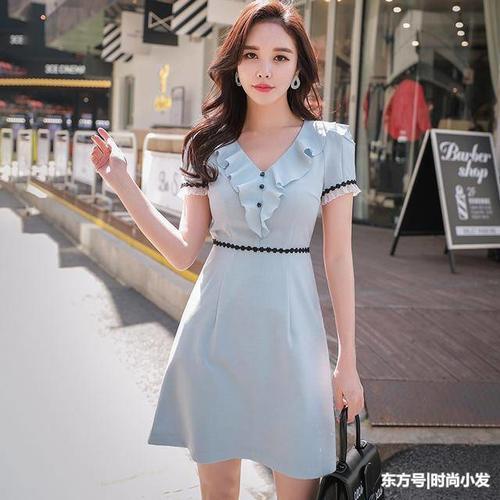 炎炎夏日，娇嫩柔美的连衣裙，散发迷人气息！