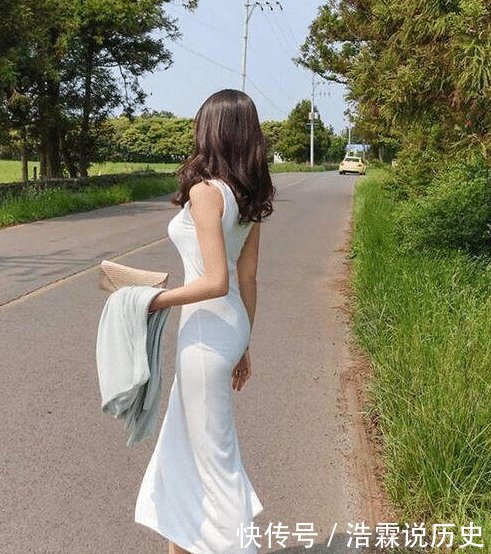  【路边】街拍路边的白色连衣裙美女，窈窕身姿惹人爱！