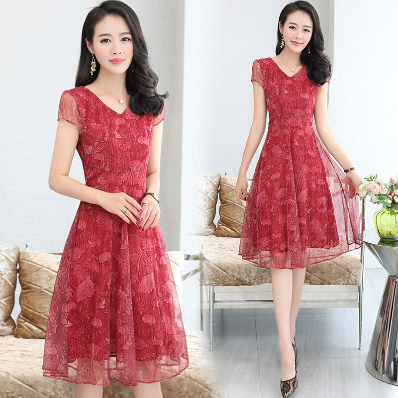 时下最火爆的一种裙:“温柔裙”!妩媚迷人，巨适合80后女人穿