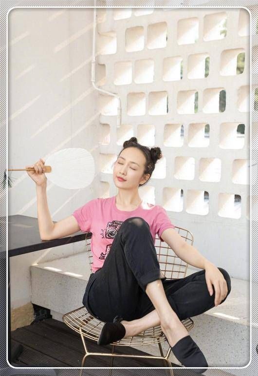 当24岁徐璐穿粉色T完败36岁王鸥，我才知道发型对于减龄有多重要