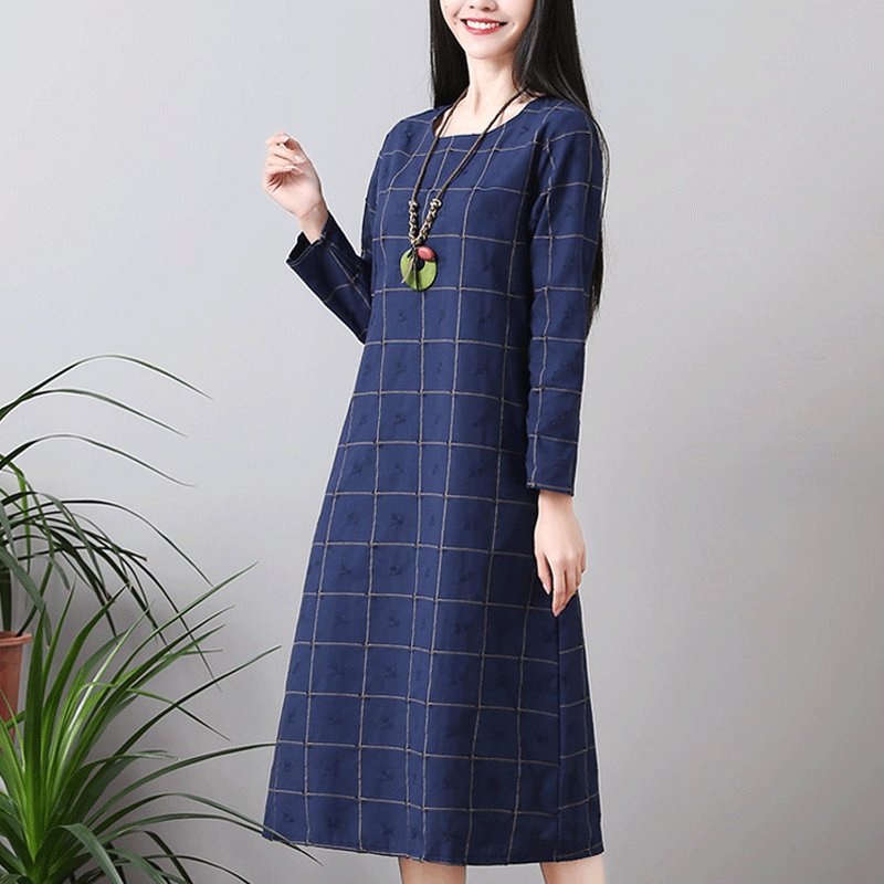 假如你不止51岁，要穿年轻点，棉麻秋裙+裸鞋，美得令人着迷