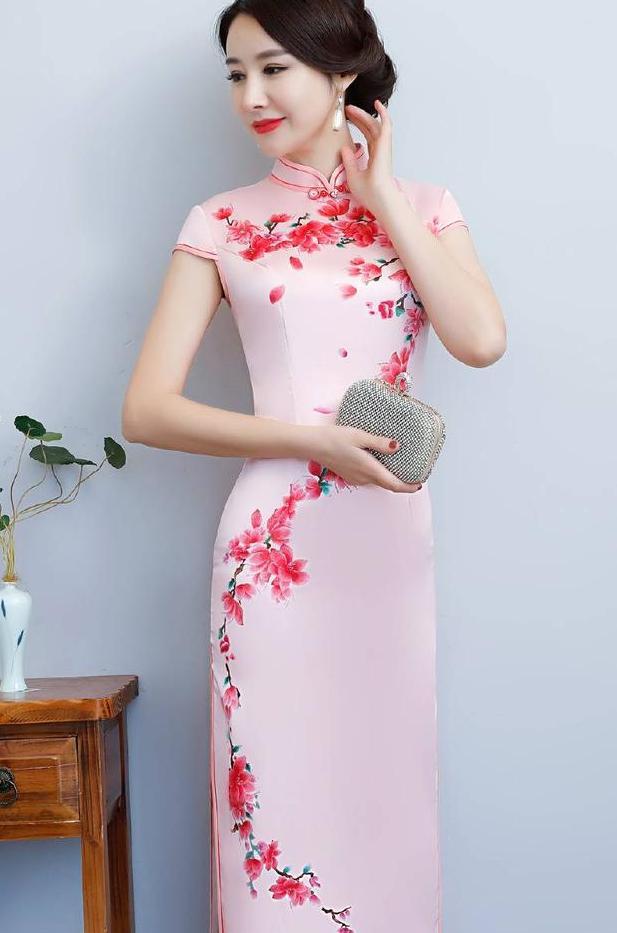 秀丽的旗袍，穿出丰韵的她