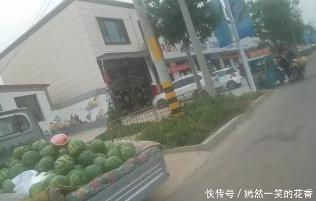 农民进城卖蔬菜，要过三关，怪不得城里蔬菜那么贵