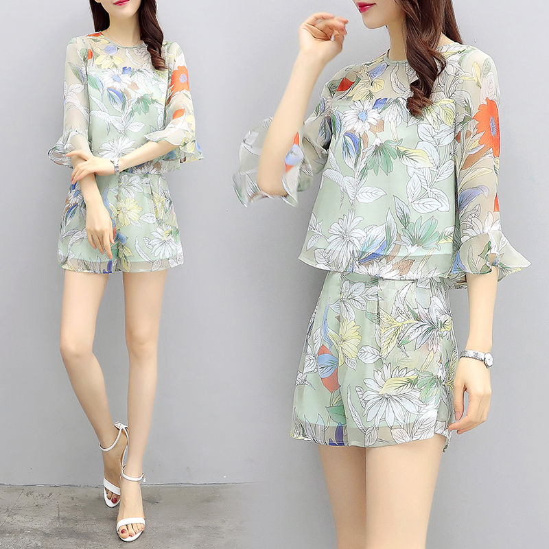 假如你是小个子,千万别穿裙!穿这样的短裤套装,显高显瘦特清爽