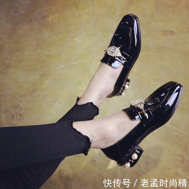  『女鞋』百搭粗跟女鞋让你穿着时尚迷人